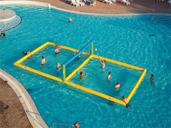 Campo gonfiabile di pallavolo in acqua